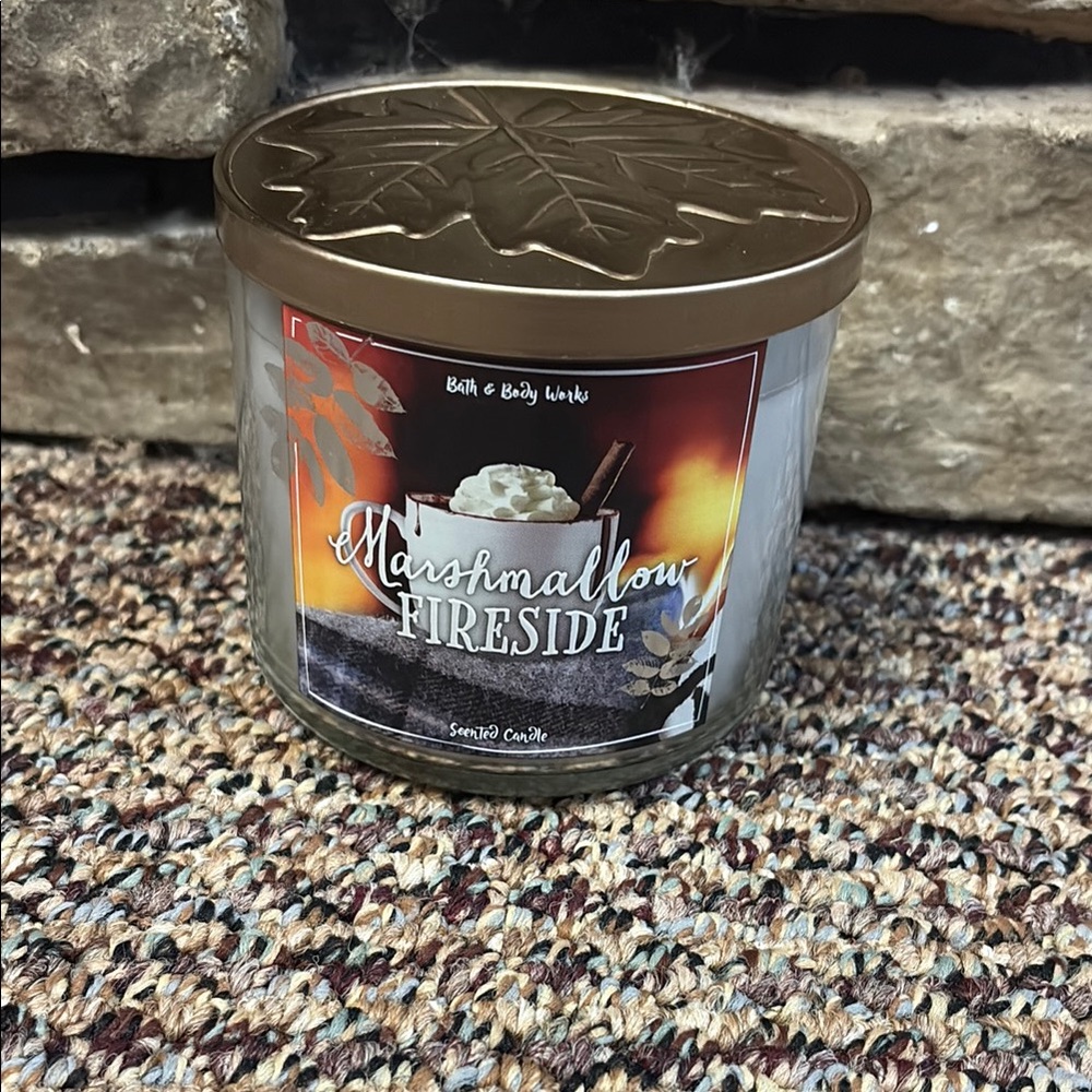 Bath & Body Works Marshmallow Fireside Candle with Gold Lid